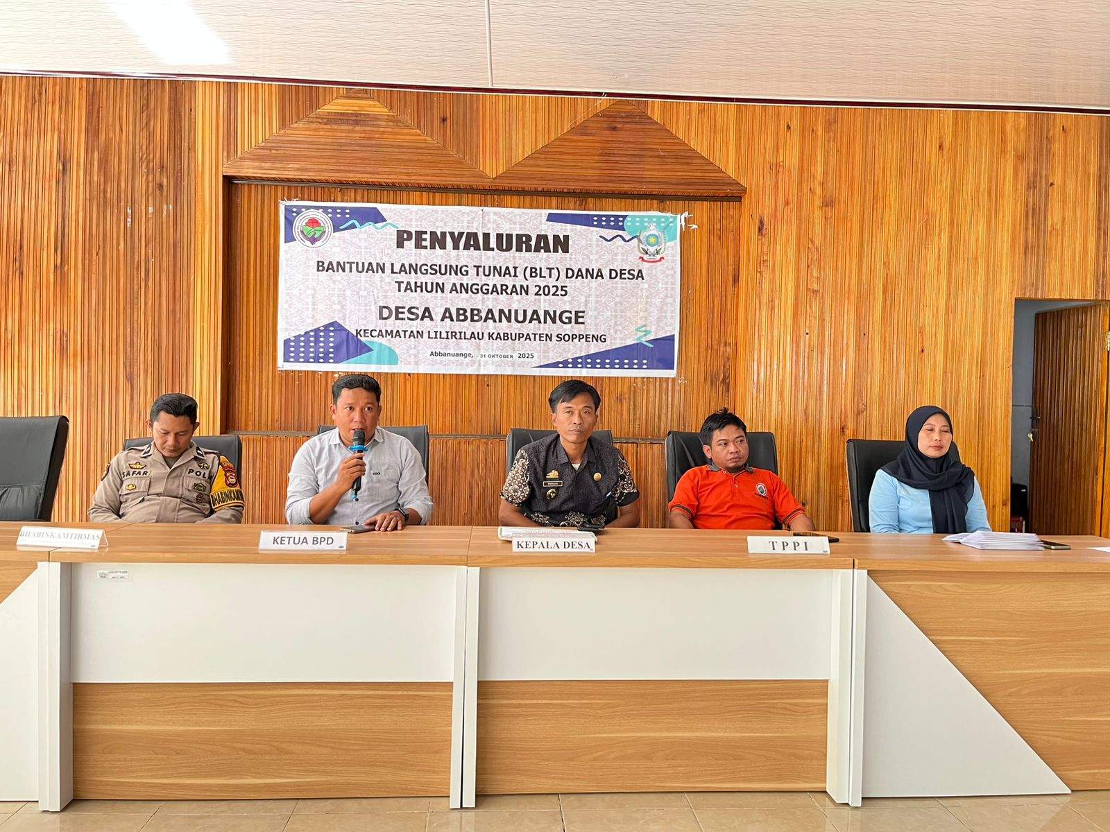 Penyaluran BLT Dana Desa Triwulan IV Tahun 2025 di Desa Abbanuange Berlangsung Lancar