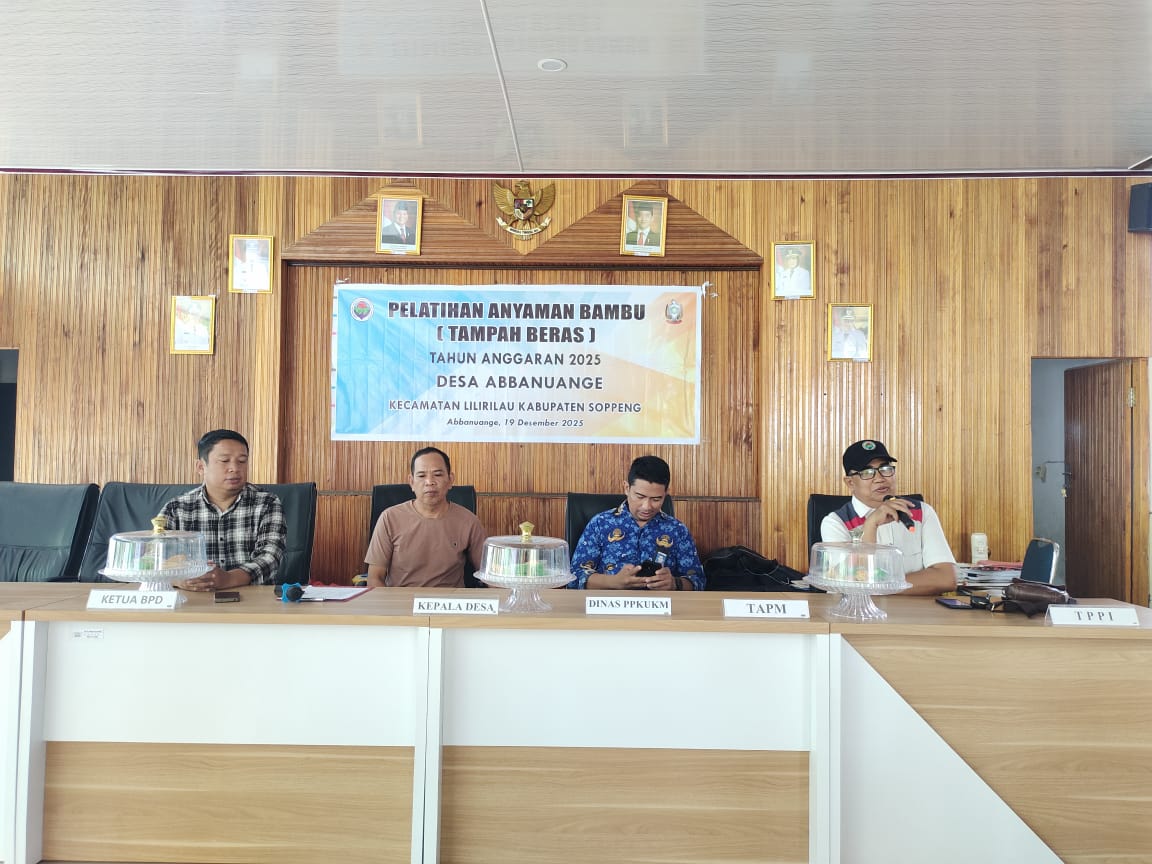 Desa Abbanuange Gelar Pelatihan Anyaman Bambu Tampah Beras Tahun 2025